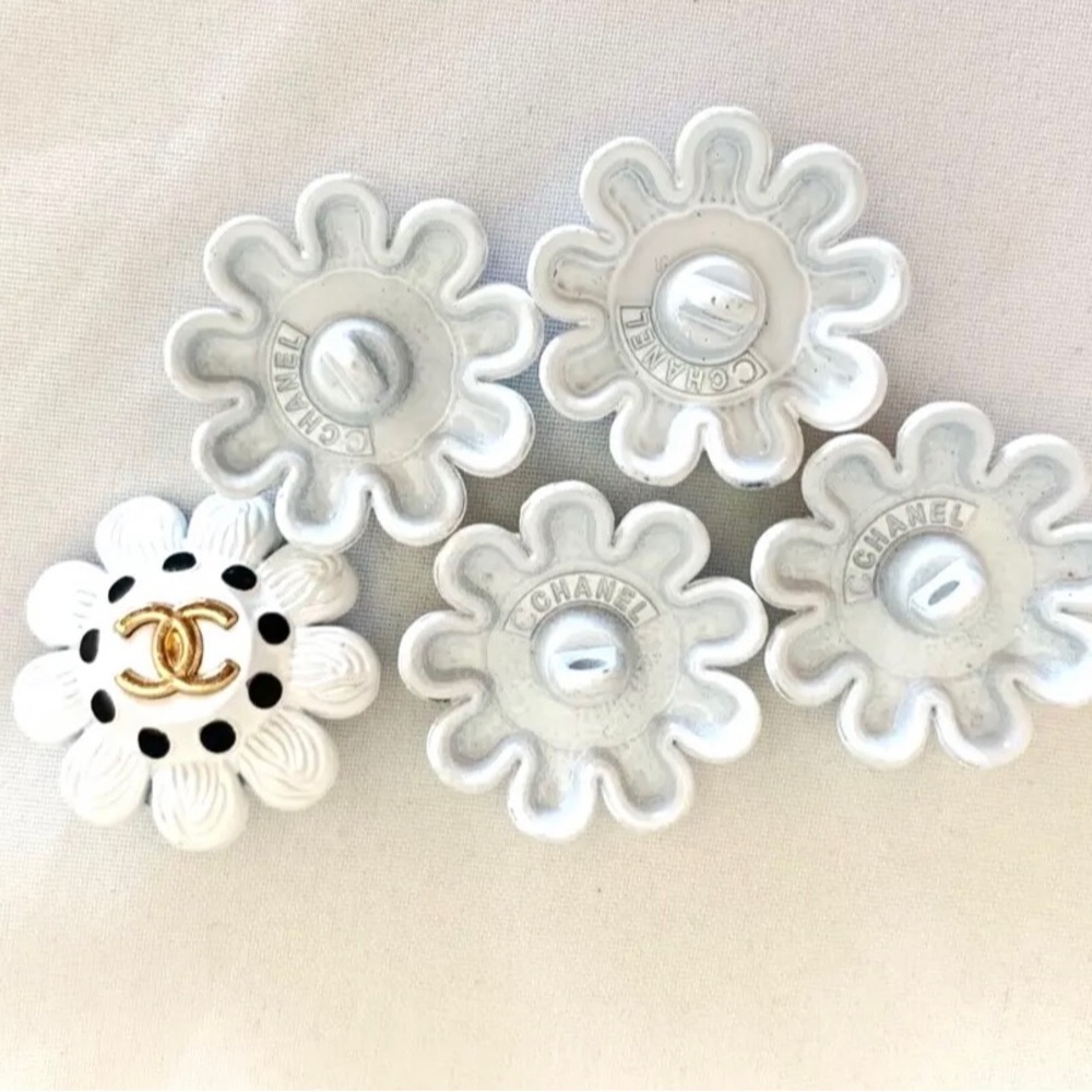 5 - 💯 Authentic Chanel Vintage Buttons! - Picture 2 of 5